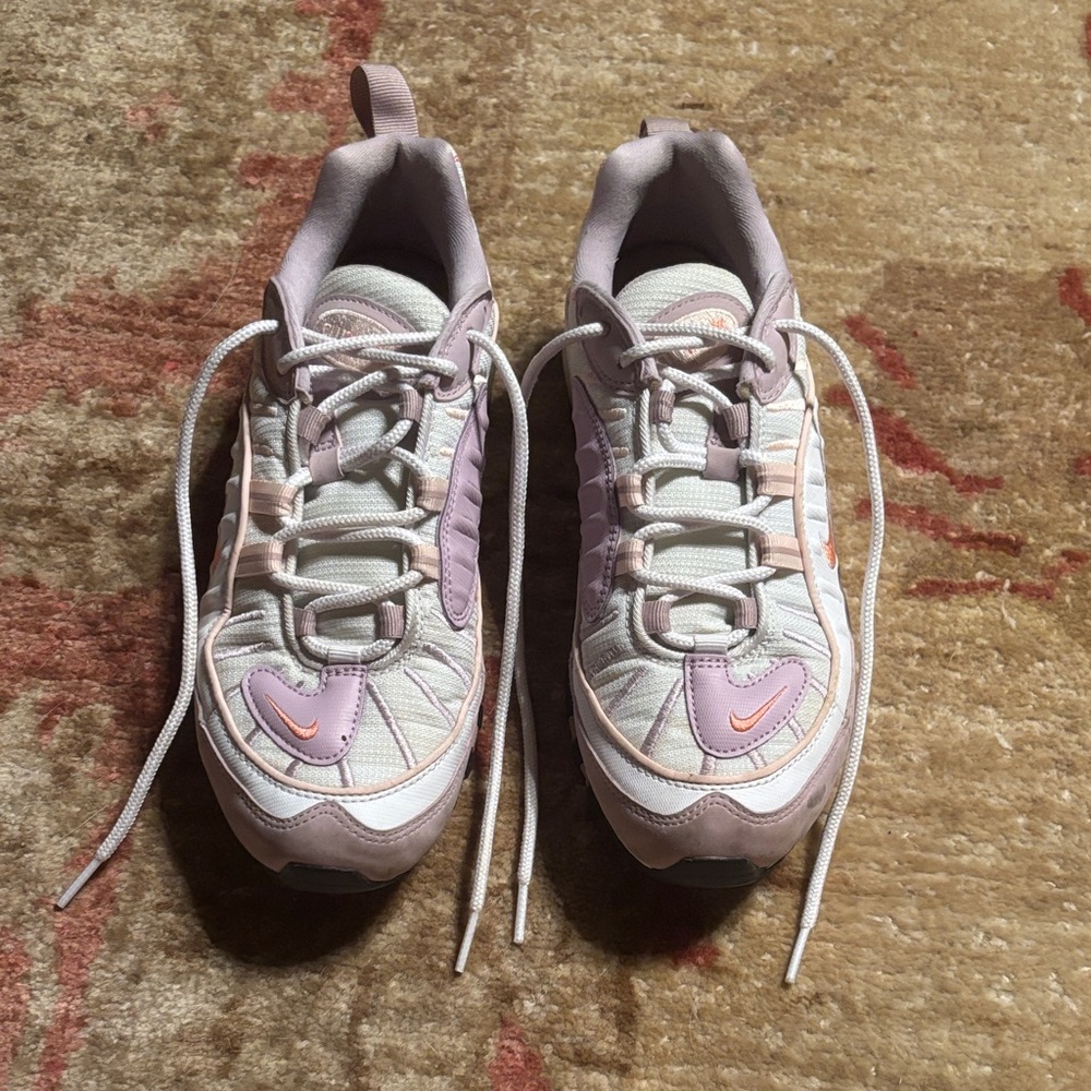 PERFECT CONDITION NIKE SIZE 8.5 SHOES